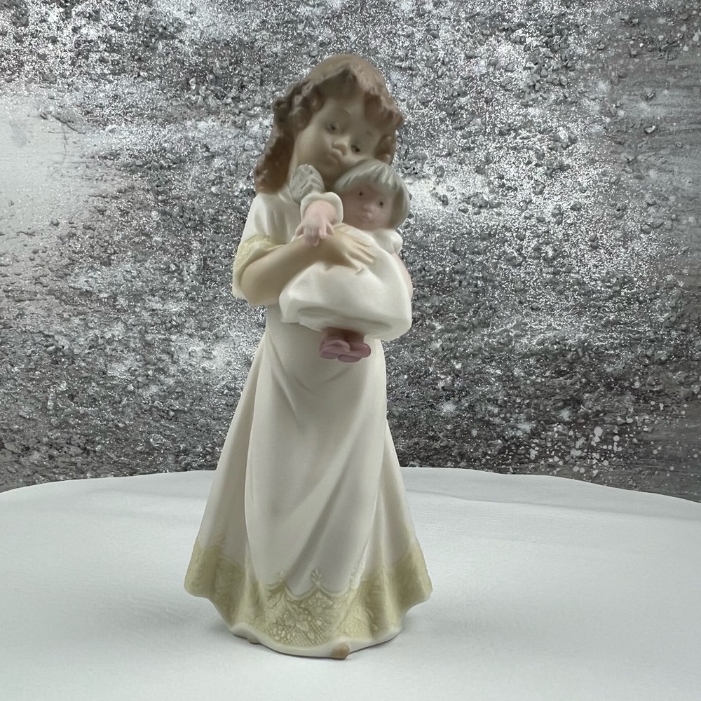 Golden Memories by Lladro Daisa 1991
Porcelain Girl with Doll Figurine